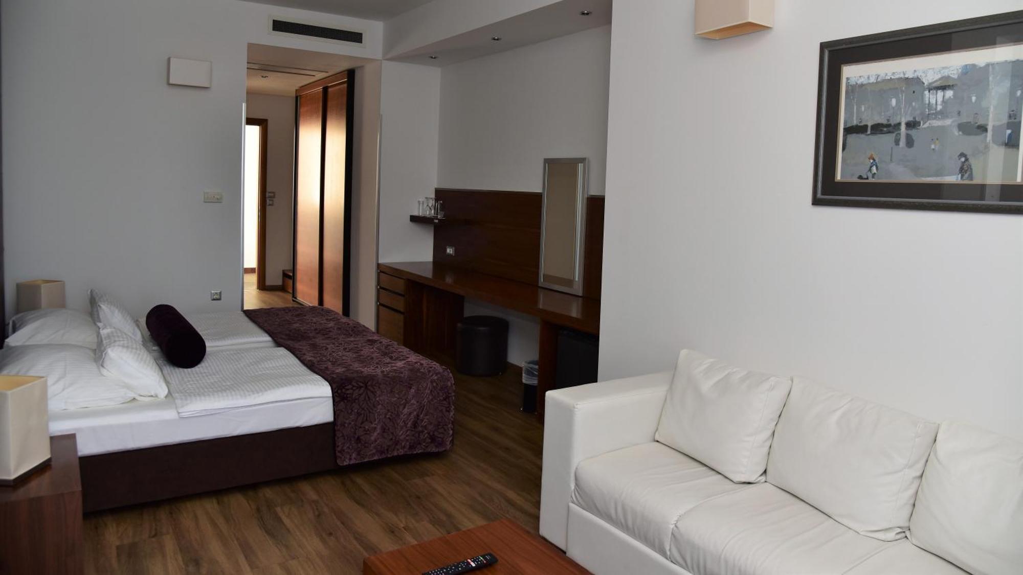 Hotel Lipa ポスティレ エクステリア 写真