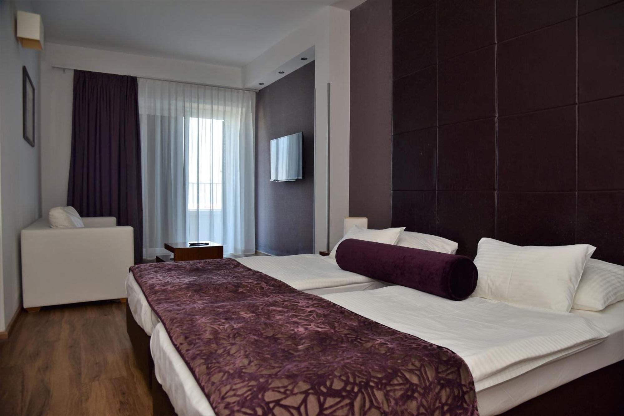 Hotel Lipa ポスティレ エクステリア 写真
