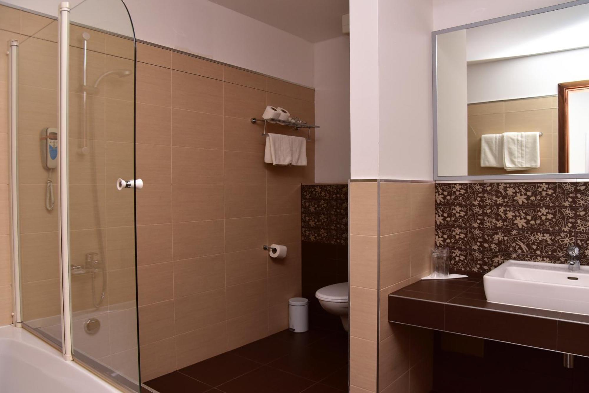 Hotel Lipa ポスティレ エクステリア 写真