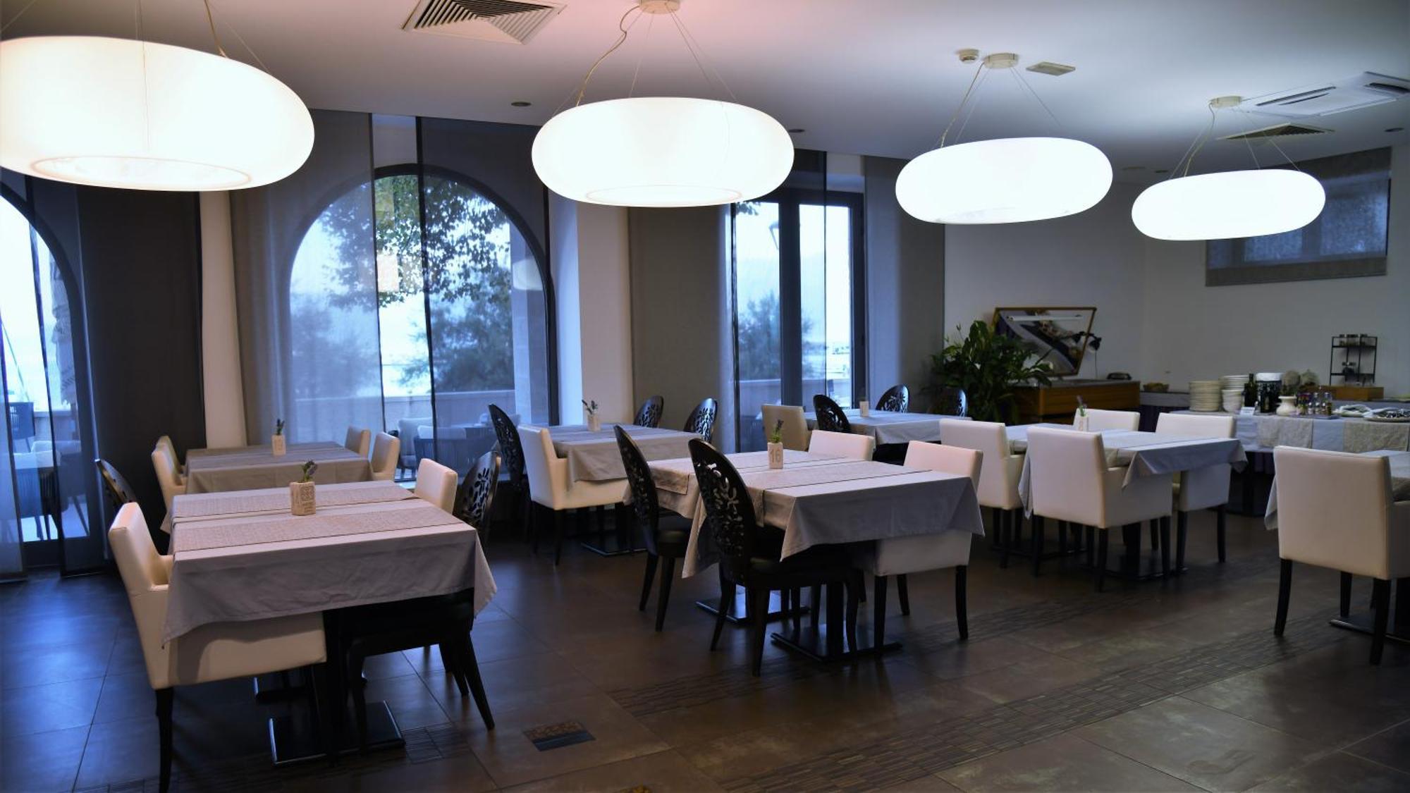 Hotel Lipa ポスティレ エクステリア 写真