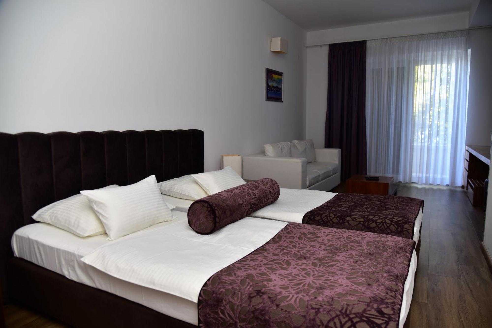 Hotel Lipa ポスティレ エクステリア 写真